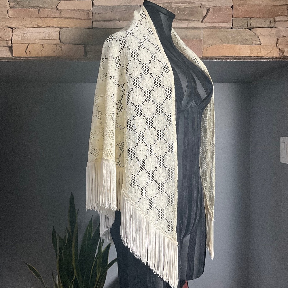 VTG 70s Coquette Dainty Lace Fringe Wrap Romantic Bridal Delicate Soft Yellow OS